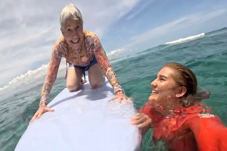 Grandma Learns to Surf During Birthday Trip Thanks to Granddaughter: ‘This Is 80!’
