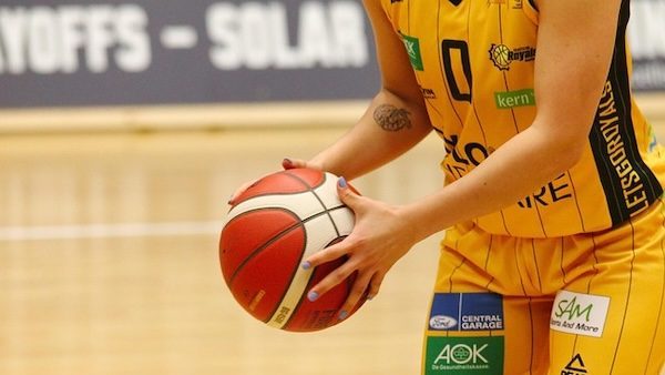women's basketball player preparing to shoot the ball