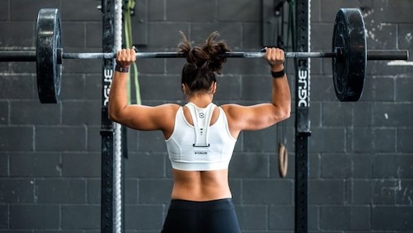 crossfit athlete using ai in sports to measure military press performance